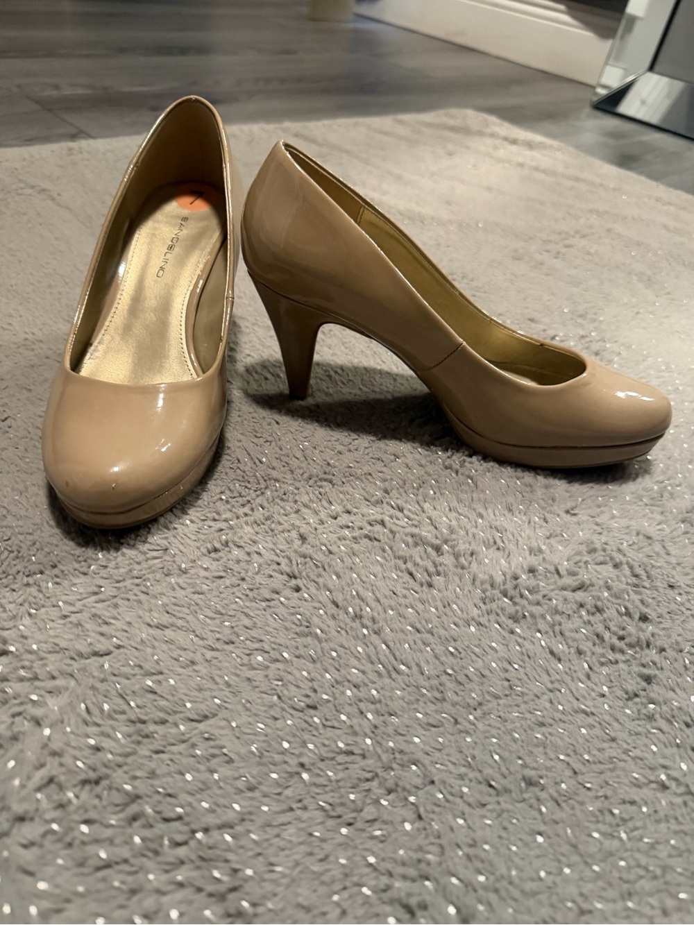 Bandolino Classic Nude Patent Mid Heel Pumps